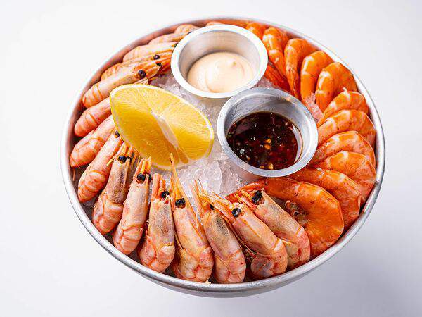 Клево - Ассорти отварных креветок на льду на двоих