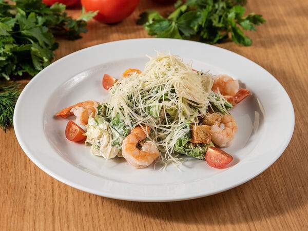 Ресторан Компания - Салат Цезарь с тигровыми креветками