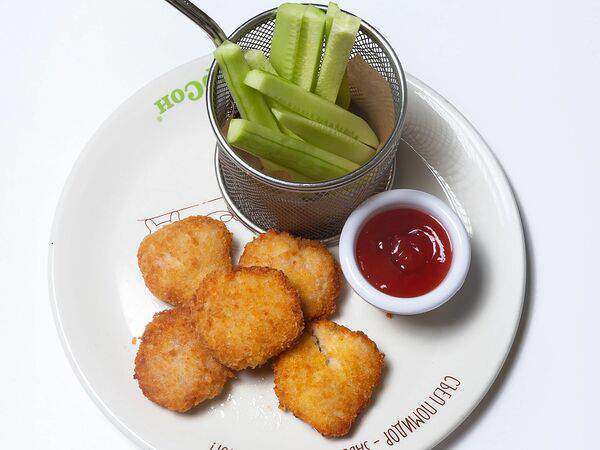 АндерСон - Запеченные наггетсы из индейки в овсяных хлопьях с огуречными палочками