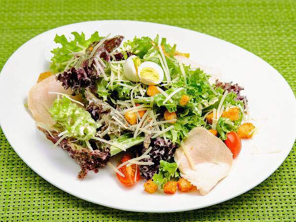 Кафе-кондитерская Прага - Микс-салат с куриным филе