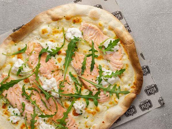 Luka Pizza - Пицца с лососем и страчателлой
