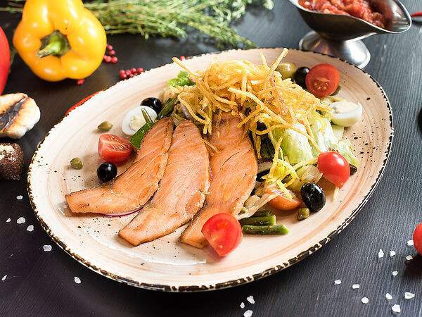 Cernovar - Салат Нисуаз с семгой-гриль