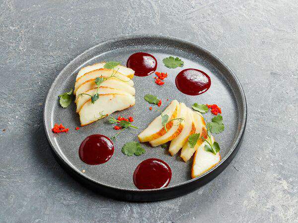 Jager Meet to Eat - Жареный сыр Халуми с малиновым соусом