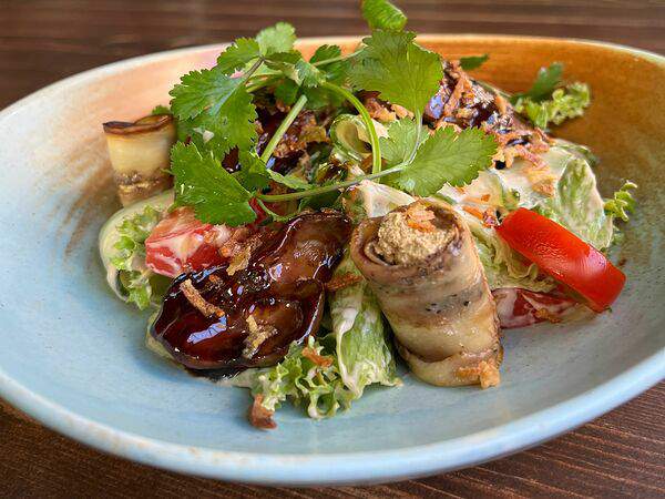 The Room - Салат с куриной печенью и баклажанами