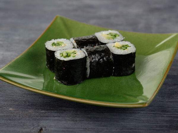 Su Mo - Ролл с огурцом и авокадо