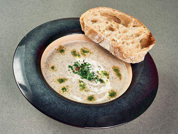 Ресторан Невидалия - Крем-суп из шампиньонов с чиабаттой