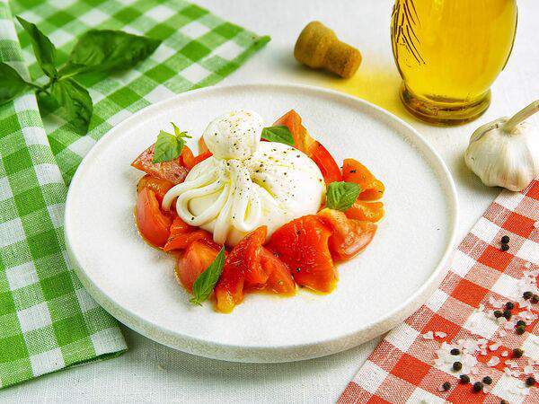 Burrata - Буррата с печеным перцем и томатами