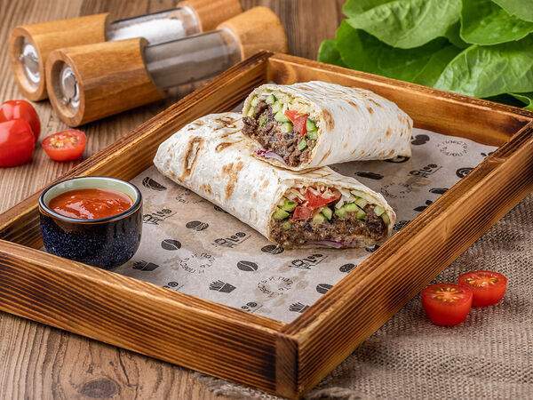 Leo shaverma and bar - Шаверма с говядиной Сырная