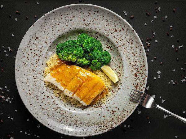 Mesto - Филе трески с кускусом и брокколи