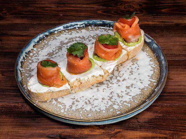 Трактир Колесо - Форель слабой соли с крем-сыром