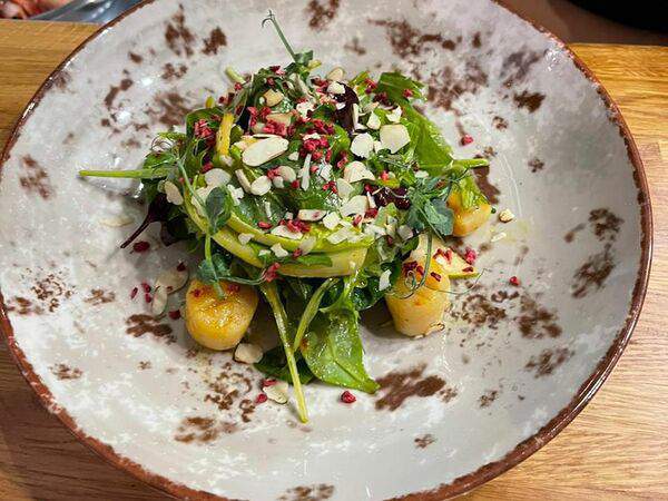 Рыбы бы - Салат с мурманскими гребешками и грушей