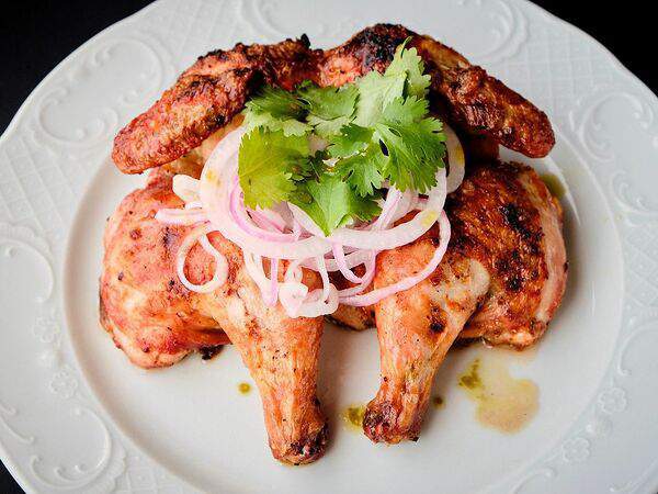 Мясной ресторан Скотина - Цыпленок на гриле с луком и кинзой