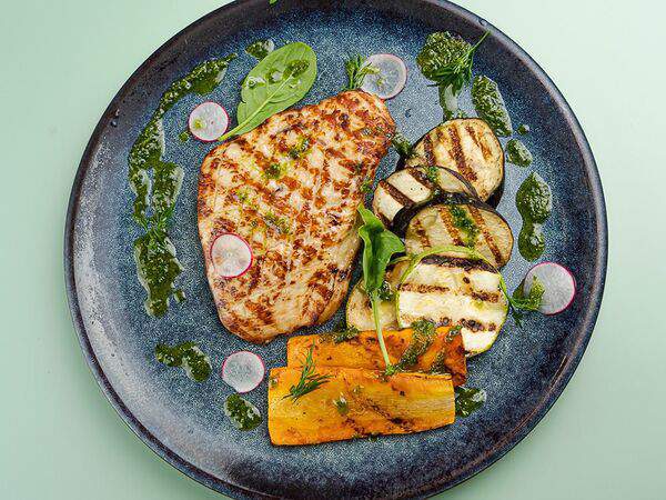 Шале - Стейк из индейки с овощами гриль