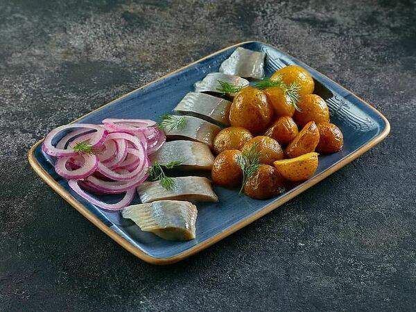 Баклажан Горьковская - Селедочка с бэби-картофелем