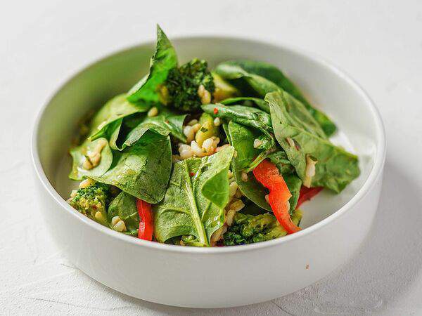 Ресторан 101 - Злаковый салат со шпинатом