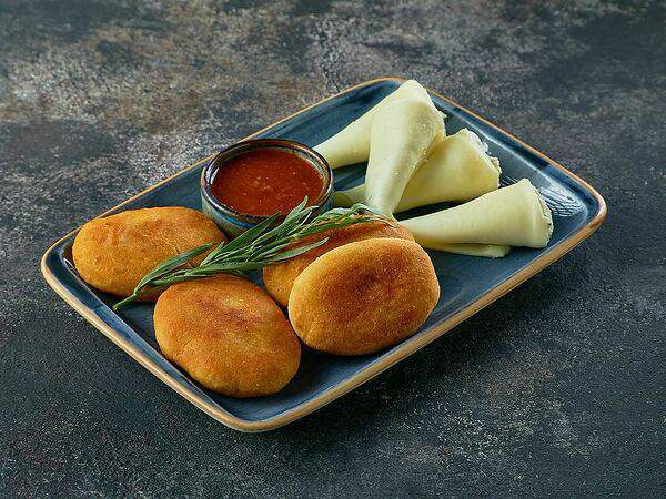 Двор Помидор - Мчади с сыром сулугуни