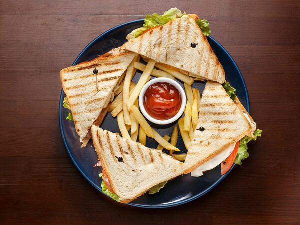 Chester Art Pub - Клубный сэндвич