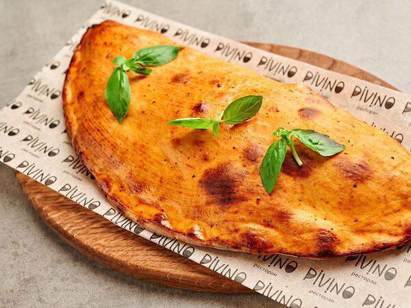 Pivino - Кальцоне с курицей и грибами в сливочном соусе