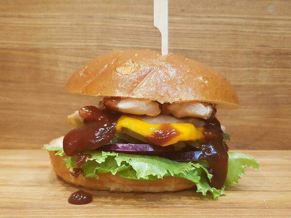 Gagarin Pub - Бургер Chicken BBQ