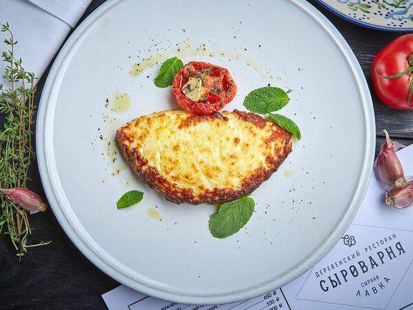 Сыроварня - Халуми на гриле с вялеными томатами и мятой