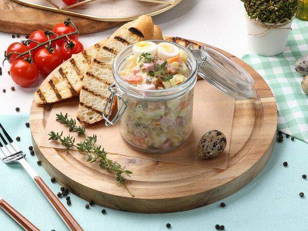 Caffe la vita - Салат Оливье с чесночным багетом