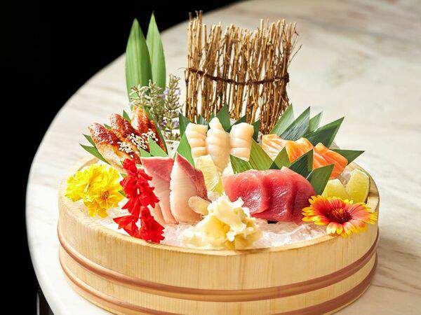 Плакучая Ива - Сашими ассорти (угорь, лосось, гребешок, тунец)