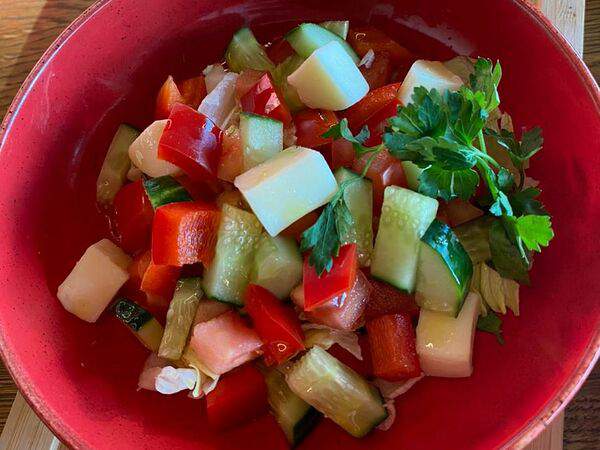 Family kitchen - Салат из овощей и сыра