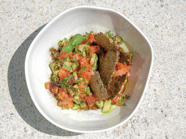 Forno rosso - Тартар из лосося с авокадо