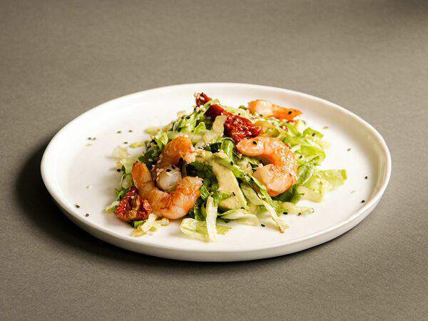 Фрай - Салат с тигровыми креветками и авокадо