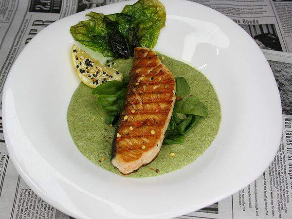 Publo EscoBar - Стейк из лосося в сливочно-шпинатном соусе
