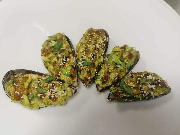 Дрова - Мидии с соусом грин