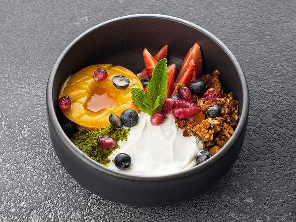 Corner Grill - Творожный боул с ягодами