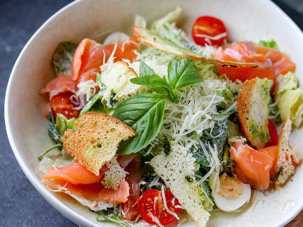 Winenot - Цезарь с лососем