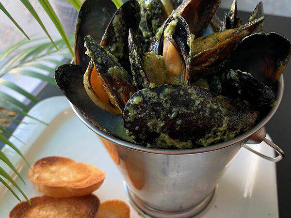 Unobar - Ведерко с мидиями в соусе Песто