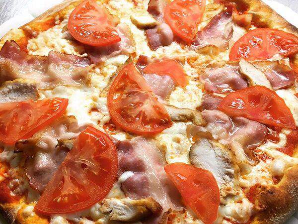 The Room Family Cafe - Пицца Курица и бекон