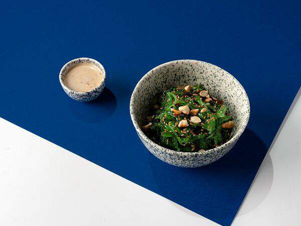 Miska bowls & folks - Чука с ореховым соусом