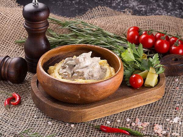 Premier & Only - Бефстроганов из говяжьей вырезки с картофельным пюре