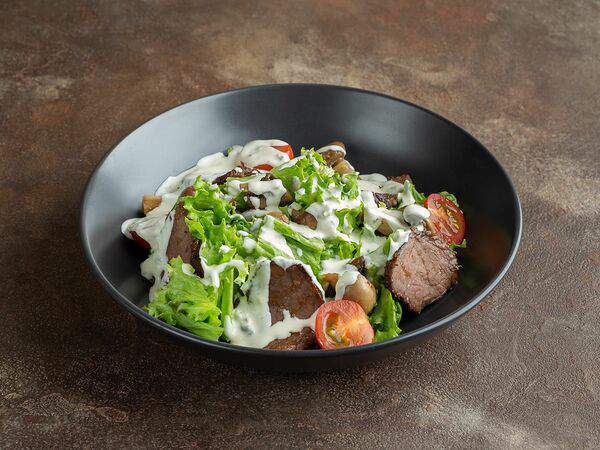 Ave Rest - Теплый салат с говядиной под соусом Дорблю