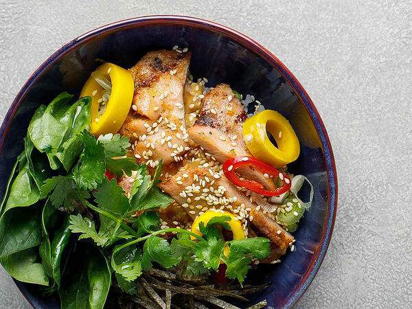 Luka Pizza - Имбирный цыпленок с рисом и шпинатом