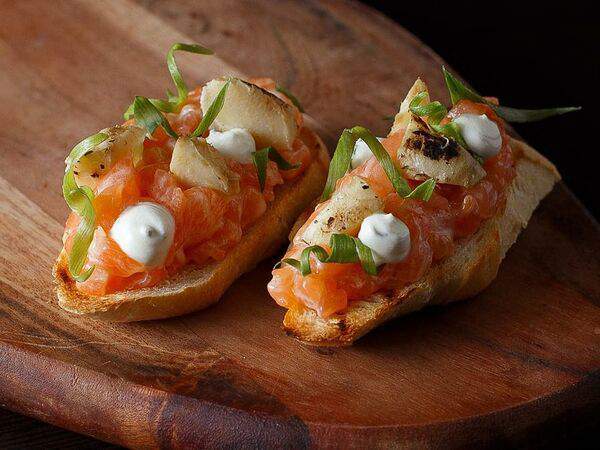 Per se - Мини-брускетты из лосося и артишока