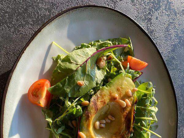 Кухнякафе - Салат Авокадо Гриль