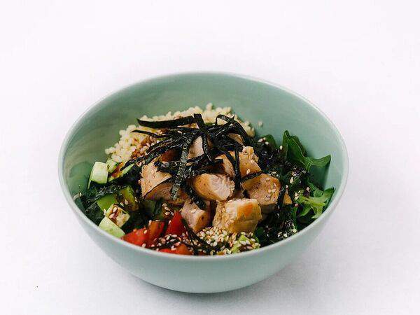 Brioche - Боул с курицей и битыми огурцами