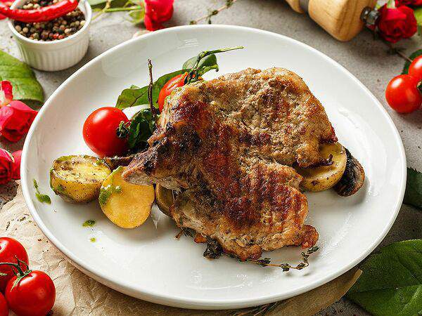 Вэлфед - Корейка свинины с ягодным соусом и картофелем