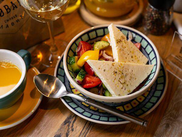 Сыроварня - Из помидоров и огурцов с брынзой (Греческий)