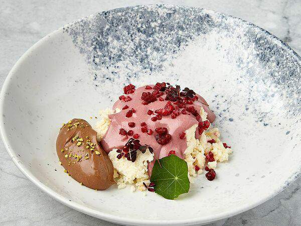 Arancino Restaurant - Чизкейк с Шоколадным и Малиновым Кремом