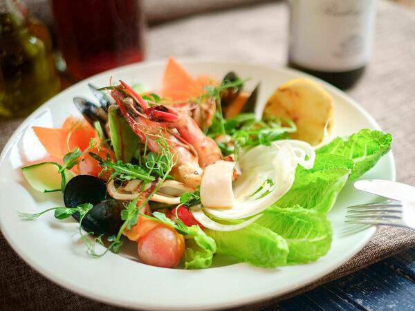 Toscana grill - Теплый салат с морепродуктами и фенхелем