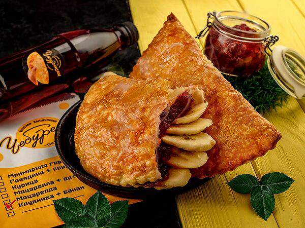 ЧебурекМи - Чебурек с клубникой и бананом