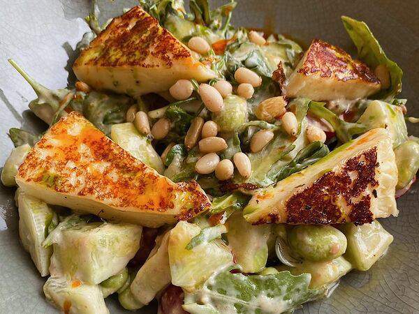 Яйцо - Салат с жареным халуми