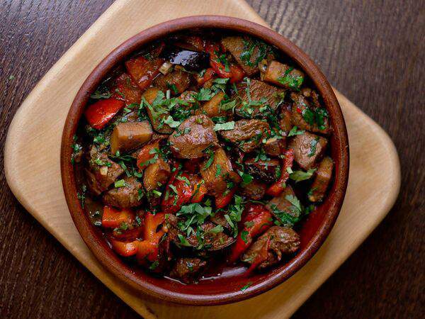 Алазани - Говядина с овощами в аджике