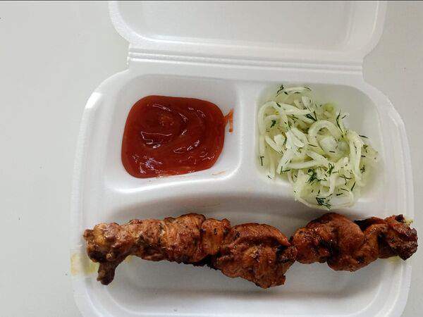 Мясо на мангале - Шашлык куриный с маринованным луком